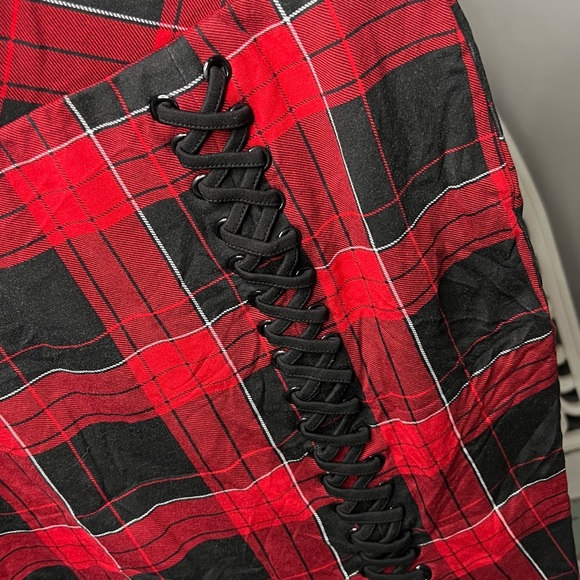 Torrid Mini Studio Luxe Ponte Lace-Up Plaid Pencil Skirt Size NWOT 2X Red Black - Picture 5 of 10